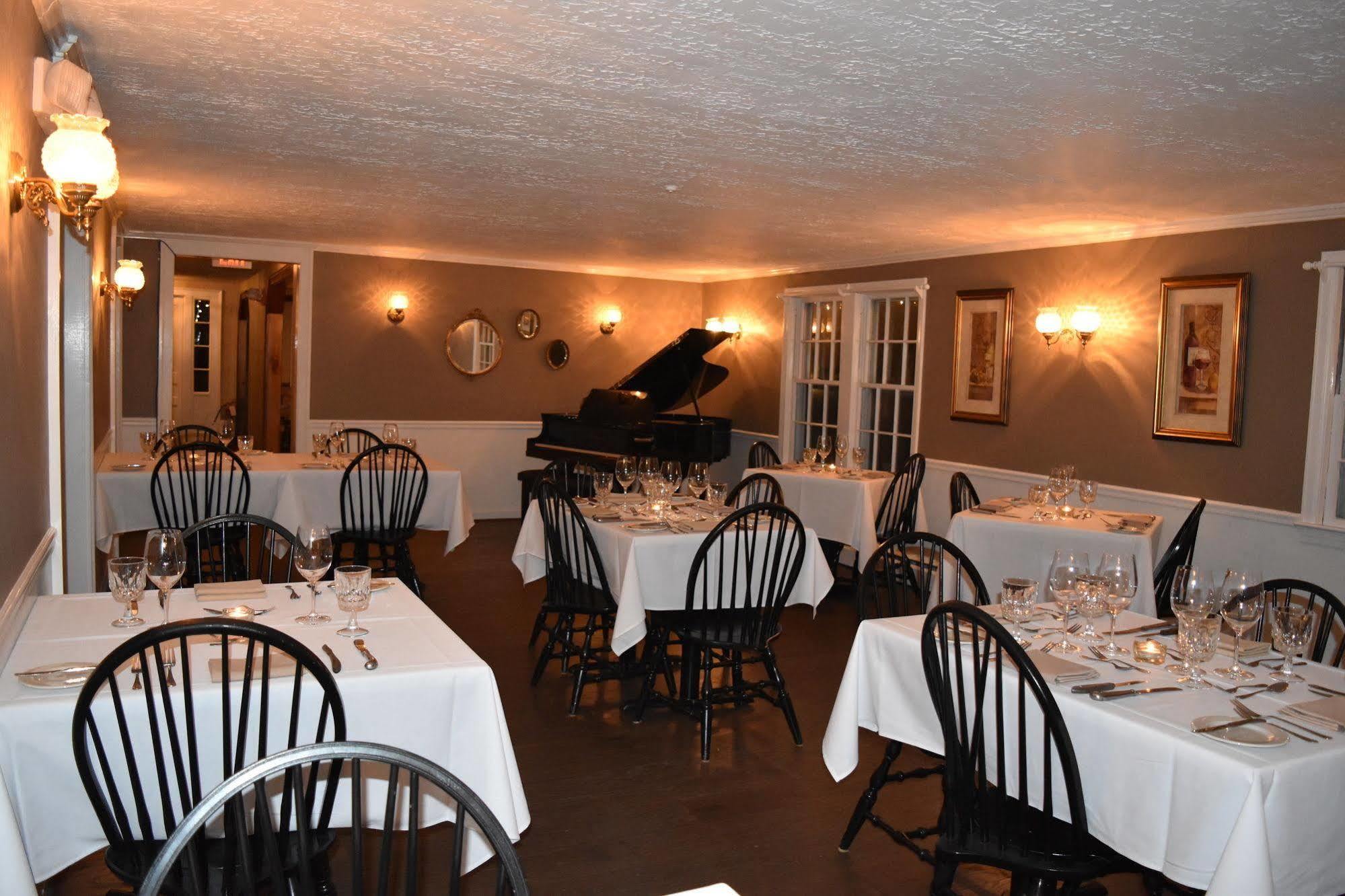 The Lincoln Inn & Restaurant At The Covered Bridge Woodstock Exterior foto